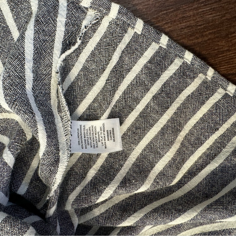 Abound Linen Top Size XS - Picture 8 of 8